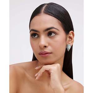 Boucles d'oreilles en diamant pour femme d'affaires - Clous d'oreilles avec accent émeraude - Product Image 2