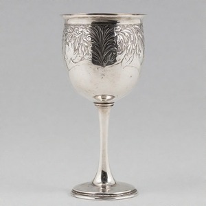 Calice à vin en métal orné de la grâce divine SacredTouch gobelet de finition antique traditionnelle pour les rituels religieux et les autels d'église - Product Image 4