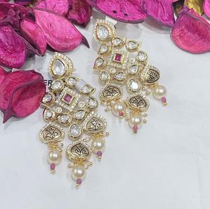 Pendientes de Moda con Acabado Dorado de la Mejor Calidad, Estilo Tradicional con Piedras, Colección para Bodas para Mujer - Product Image 1