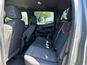 2023 C-h-e-v-r-o-l-e-t Co-lo-ra-do Z 7 1 Crew Cab 4WD con bajo kilometraje y precio asequible en stock listo para envío - Product Image 5