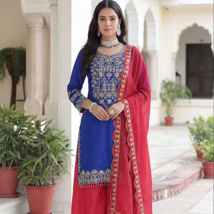 Ensemble Kurti en soie Chinon de créateur avec broderie lourde en sequins - Product Image 1