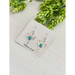 Boucles d'oreilles pendantes en turquoise de Kingman et argent sterling, faites à la main par des artisans navajo, motif plante Saguaro - Product Image 3