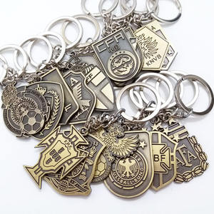 Porte-clés avec badge <span class=keywords><strong>de</strong></span> club <span class=keywords><strong>de</strong></span> football <span class=keywords><strong>de</strong></span> Barcelone, <span class=keywords><strong>Lyon</strong></span>, Espagne, Mexique, AC Milan, Bayern Munich, en métal antique, pendentif d'équipe, souvenir pour les fans, <span class=keywords><strong>cadeau</strong></span> - Product Image 3