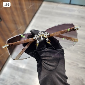 Verres violet foncé de haute qualité Cross Design GRA Certified VVS Moissanite Party Wear Lunettes de soleil Hiphop à la mode au prix de gros - Product Image 1