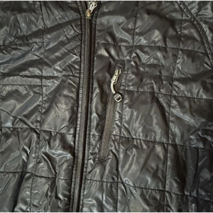 Chaqueta acolchada personalizada para hombre, ligera, cálida, con bolsillos con cremallera, carcasa a prueba de viento y dobladillo ajustable - Product Image 3