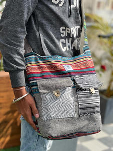 Nouvel arrivage de sac à bandoulière en chanvre tissé à la main de style Boho avec design multi-poches sac à bandoulière à motif ethnique pour les femmes et les voyages - Product Image 3