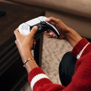 Console PLAY STATl0N 5 toute neuve lTB - F0RTNlTE Fl0WERING Chaos Bundle - Product Image 2