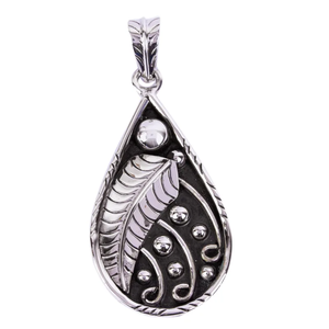 Charmes en argent sterling 925, design feuille, pendentif, bijoux faits à la main pour femmes, prix d'usine, vente en gros en provenance d'Inde - Product Image 1