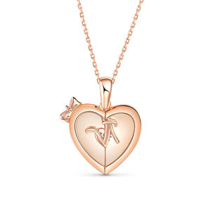 Collar Personalizado Jeulia de Plata de Ley con Lazo, Corazón y Diamante Chapados en Oro - Product Image 6