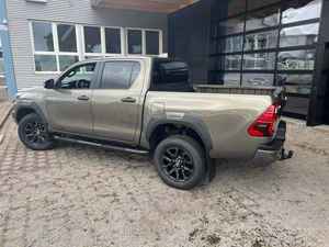 HILUX SUV USADO 4x4 AWD >8L 2024 Asientos de Cuero Control de Crucero ACC Automático Cámara Trasera 360° Pantalla Táctil 4.5L Euro IV - Product Image 5