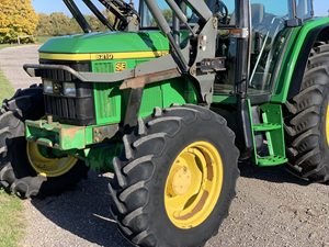 Tracteur à pied JOHN DEER 6210 avec chargeur Moteur Kubota 120 cv Condition d'occasion pour les fermes - Product Image 2