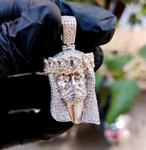 Collar con Colgante de Jesús con Diamante Moissanite VVS Certificado por GRA, Chapado en Oro sobre Plata 925, Joyería Fina para Mujer a Bajo Precio - Product Image 2