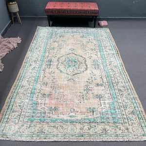 Alfombra Vintage, Alfombra Turca Grande de 5.7x9 pies, Alfombra de Lana con Estampado Animal Azul y Blanco - Product Image 1