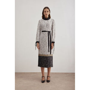 Robe plissée Off-White avec ceinture - Légère, respirante, de haute qualité pour les fêtes - Product Image 4
