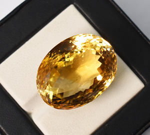 Citrine naturelle dorée ovale facettée couleur or 24X19X16 mm 52,94 carats - Product Image 2