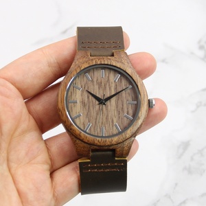 Reloj de Madera de Nogal Hecho a Mano con Correa de Cuero Genuino, Reloj de Madera con Movimiento Japonés, Regalo de Aniversario para Él, Regalo para Padrinos de Boda - Product Image 6