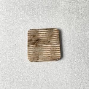 Posavasos de madera maciza de diseño moderno, posavasos decorativos de estilo japonés con aislamiento térmico, alfombrillas de forma personalizada, posavasos de madera de Acacia Natural - Product Image 2