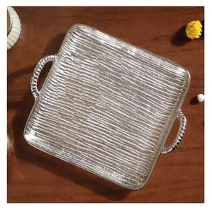 Plateau de service en aluminium couleur argent poli de qualité supérieure avec finition durable pour la restauration en plein air - Product Image 1