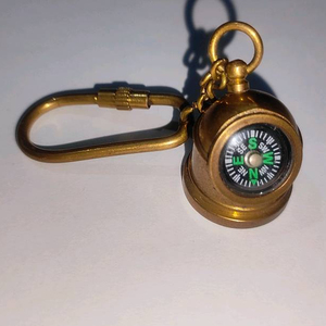 LLavero de latón con brújula real, accesorio elegante y atractivo, precio al por mayor, Regalos especiales - Product Image 1