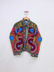 Veste Suzani faite à la main, veste en velours brodée, manteau d'hiver, veste florale pour femmes, veste courte hippie, veste chaude bohème - Product Image 6