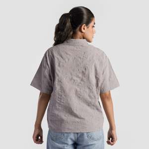 Chemise en popeline texturée GA-I décontractée grise pour le printemps/été – Élément de mode simple - Product Image 2
