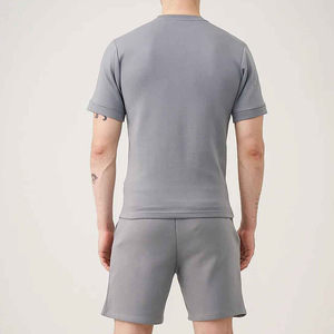 Conjunto de camiseta y pantalones cortos informales para hombre Traje de verano cómodo y elegante Conjunto de camiseta y pantalones cortos de moda transpirable de algodón - Product Image 3