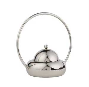 Pot chaud de forme ronde 2 pièces avec couvercle en métal doré Base en bois de haute qualité et plat de casserole artisanal pour servir des aliments élégants - Product Image 3