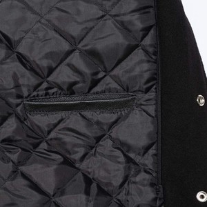 เสื้อแจ็คเก็ตเบสบอลแบบวาร์ซิตี้ ยูนิเซ็กซ์ ปักลายตัวอักษร ปี 2026  โลโก้แบบกำหนดเอง ตัวเสื้อทำจากผ้าขนสัตว์ แขนเสื้อทำจากหนังวัวแท้ ปักลาย  สำหรับวิทยาลัย - Product Image 4