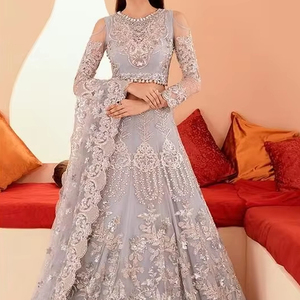 Belle nouvelle blouse de mariée en soie lourde Lehenga & Dupatta avec des perles Dabka élégantes et un ensemble de mariage brodé Resham 2024 - Product Image 1
