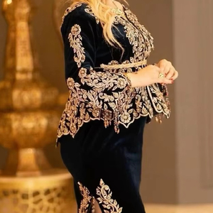 Nuevas impresionantes cuentas de cristal, perlas, chaqueta de diseñador decorativa de piedra-KARAKOU con cinturón en tela de terciopelo vestido de mujer = 2025 - Product Image 1