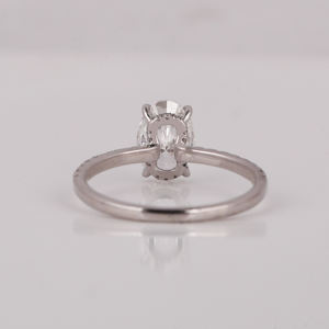 Dazzling Perfection Bague de fiançailles en diamant de laboratoire taillé ovale personnalisé Glamour Sterling Silver Gold Anniversary Gift IGI - Product Image 4