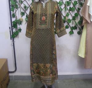 Indian Ethnic Clothing Premium Printed <b>Women's</b> <b>Kurta</b> for Ethnic Event and Party Wear Options at Wholesale Prices - Product Image 1