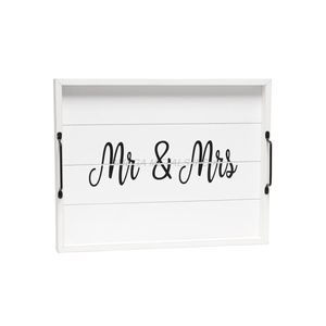 Plateau en bois tendance de couleur blanche élégante avec une forme rectangulaire et un charmant design Mr et Mrs parfait pour les mariages - Product Image 1