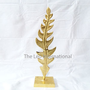 Aluminio Metal Mármol Base Forma de hoja Chapado en oro Esculturas modernas de la India Lujo Hecho a mano Hogar decorativo - Product Image 4