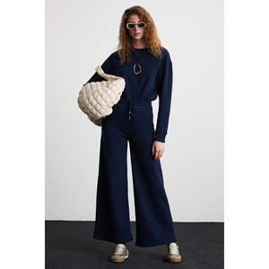 GRIMELANGE Laury Pantalon de survêtement pour femme en coton biologique ultra doux à jambe large avec détail d'étiquette classique - Product Image 4