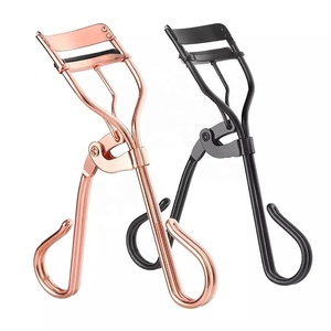 Recourbe-cils professionnel en acier inoxydable noir doré: rehaussez votre jeu de cils! Recourbe-cils par Gray Rocks - Product Image 1