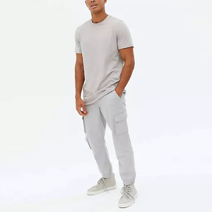 เสื้อยืดคอกลมสำหรับผู้ชายทรงหลวมสีขาว100% ทรงหลวมโลโก้ตามสั่ง - Product Image 6