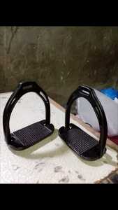 Accesorios para Caballos de Tamaño y Color Personalizados, Estribos Ecuestres para Carreras de Caballos, Estribos de Plástico con Almohadillas de Goma para Rodilla y Tobillo - Product Image 5