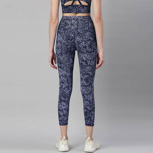 Leggings d'entraînement de yoga élégants à séchage rapide pour femmes pantalons de fitness à taille élastique en vente fabriqués au Pakistan - Product Image 2