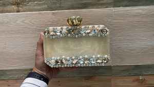 กระเป๋าถือผู้หญิงสไตล์วินเทจประดับคริสตัลสีขาวเรซิ่น ดีไซน์โดดเด่น สำหรับงานแต่งงาน งานเลี้ยงฉลองครบรอบ คุณภาพสูง เหมาะสำหรับงานกลางคืน - Product Image 5