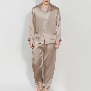 ชุดนอนผ้าซาตินนุ่มสำหรับผู้ชายชุดใส่อยู่บ้านมีกระดุมแบบคลาสสิก - Product Image 6