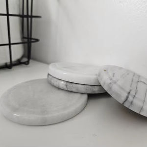Juego de cuatro posavasos de mármol redondos, posavasos de piedra natural hechos a mano, vajilla elegante, regalo - Product Image 1