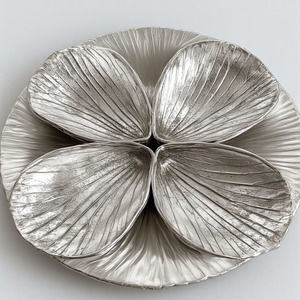 Assiette de présentation de luxe en verre d'aluminium de qualité supérieure Serveur de fruits secs Compartiments à trois feuilles Finition dorée pour repas décoratif - Product Image 6