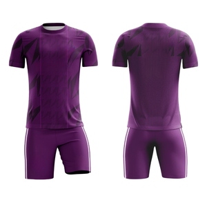 Tenues de football unisexes pour adultes respirantes et à séchage rapide, sublimation personnalisée, écologiques, 100% polyester - Product Image 1