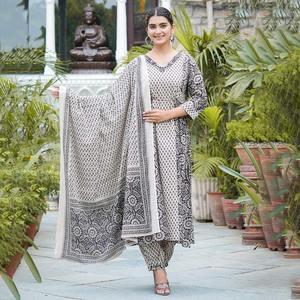 Ensemble Kurta Anarkali pour femme en coton imprimé floral noir avec pantalon et dupatta 48 pouces Vêtement indien élégant - Product Image 1