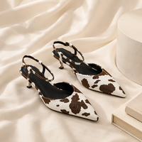 Escarpins slingback en poils de vache, bout pointu, talon chaton 4 cm, doublure en peau de mouton, marron et blanc, pour femme, faible MOQ, fabrication OEM ODM, logo personnalisé