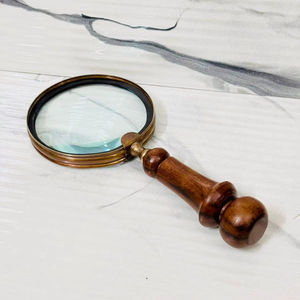 Loupe en bois traditionnelle avec finition lisse pour accessoires de bureau élégants Lecture - Product Image 1