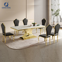Table à manger moderne de luxe OEM de 70 pouces finition miroir or base en acier inoxydable dessus en faux marbre noir table à manger 6-8 places