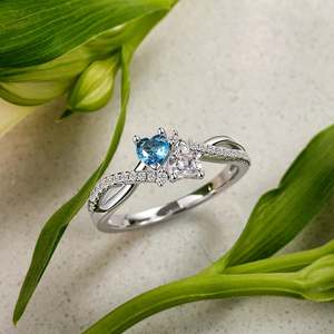 Anillo Doble Corazón Personalizado Jeulia - Plata de Ley con Baño de Oro Rosa o Oro de 18K, Anillo de Moda para Boda - Product Image 4