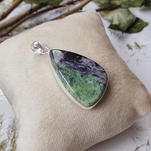 Piedra Preciosa de Kammerita con Forma Elegante, Plata de Ley 925, Colgante Clásico Unisex, Precio al por Mayor, Joyería con Engaste de Bisel, Piedra Preciosa de Moda - Product Image 2